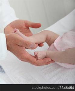 Closeup on newborn&acute;s feet
