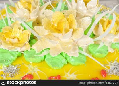 Closeup photo of the yellow wedding cake
