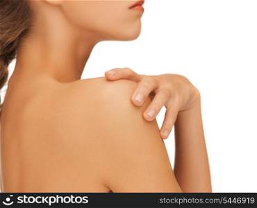 closeup picture of woman&#39;s hand and shoulder