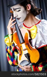 Clown playing on the violin