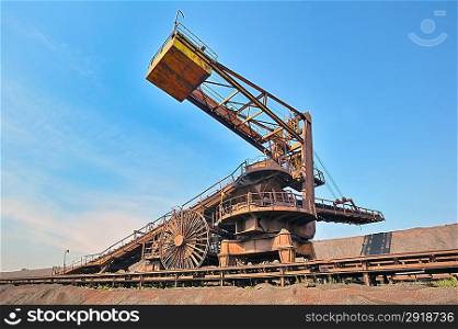 coal loading conveyor belt piles coal inside of plant