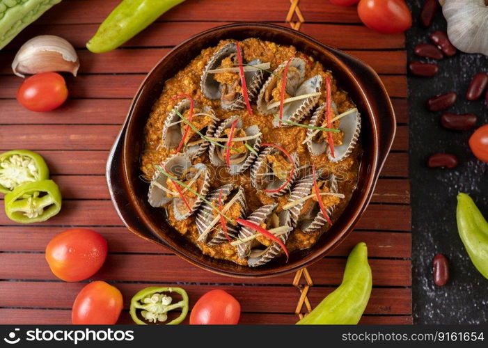 Cockles sauteed in curry powder with bell peppers and tomatoes.