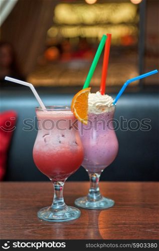 cocktails milkshake. Set o nonalcoholic milkshake cocktails with berries