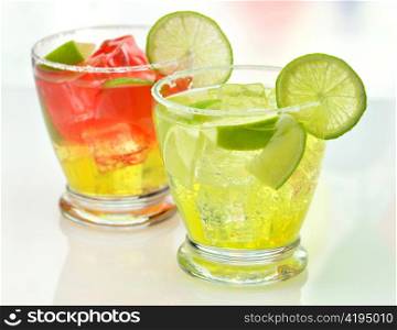 cocktails with ice and lime