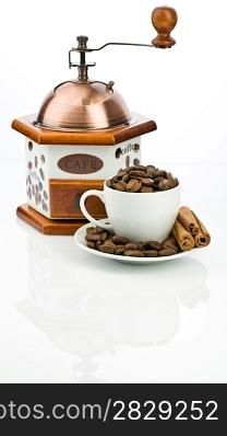 coffe mill and cup with beans