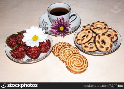 Coffee Cup cookies flower of Chrysanthemum and strawberry