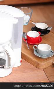 Coffee machine and cups