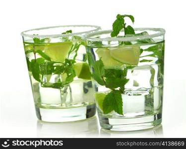 cold drinks with peppermint and lime