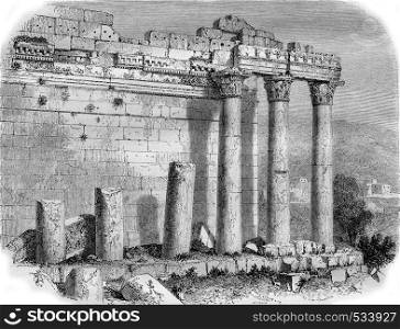 Colonnade of the Temple of the Sun, in Balbek, vintage engraved illustration. Magasin Pittoresque 1855.
