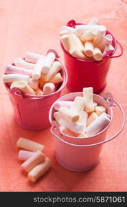 Color marshmallow in pink mini buckets - sweet compliment