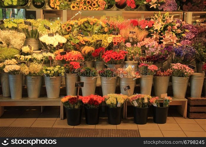 Colorful flowers in a flowershop (names and prices on tags in Dutch)
