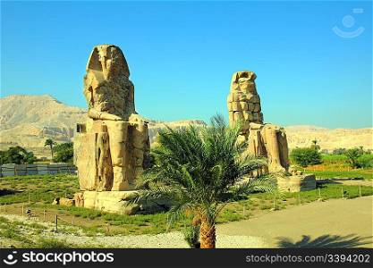 colossi of memnon gigantic statues in Luxor Egypt