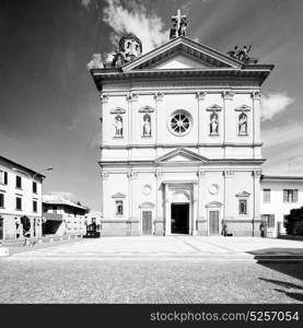 column old architecture in italy europe milan religio and sunlight