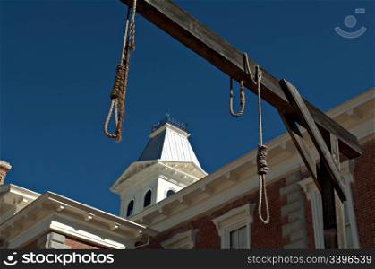 Commercial Photography. Looking through hanging noose at the county Courthouse, National historical landmark in Tombstone, America&rsquo;s gunfight capital. Arizona, USA