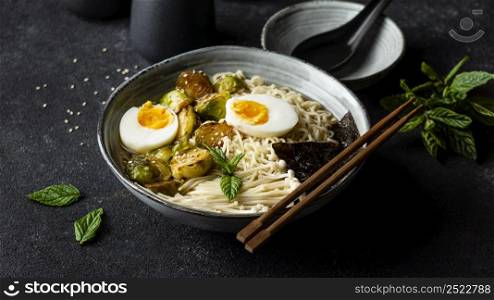 composition noodles bowl 2