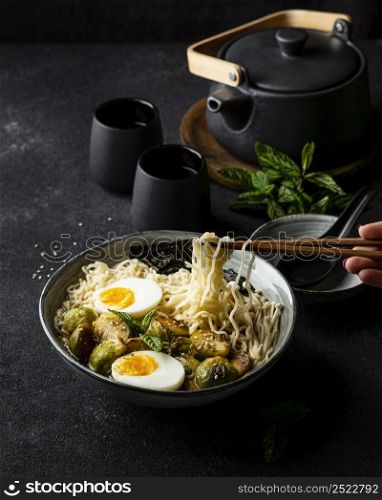 composition noodles bowl