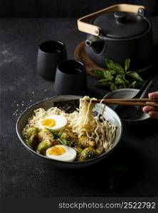 composition noodles bowl