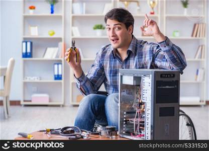 Computer repairman with bright idea gesture