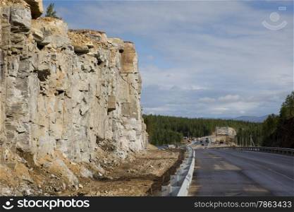 Construction of roads in difficult circumstances through the rock in northern Russia