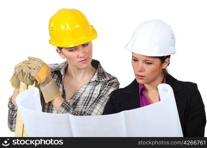 Construction worker looking at a plan with an engineer