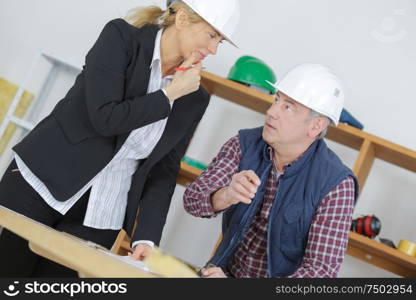 contractor and foreman having a meeting