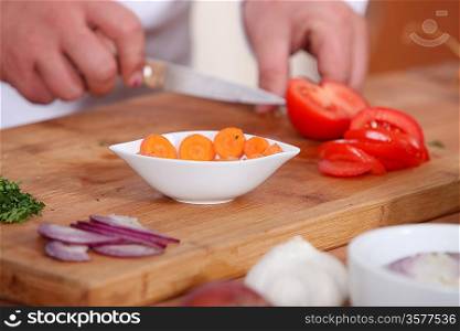 Cook cutting tomatoes