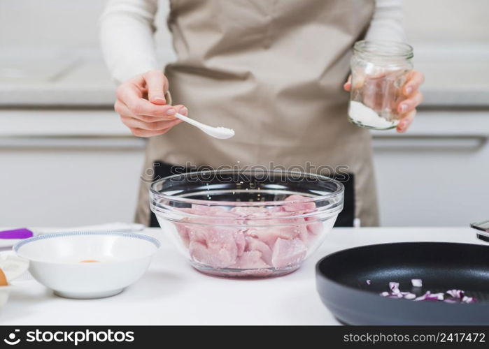 cook salting plate with raw meat