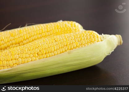 corn lying on a wooden table