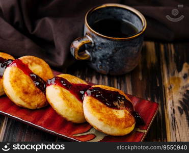 cottage cheese cakes with berry jam