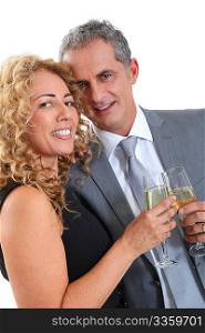 Couple celebrating new year&acute;s eve with champagne