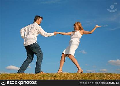 couple dances on to the meadow