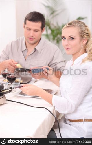 Couple eating a raclette