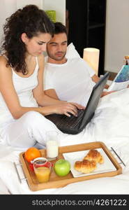 couple eating breakfast in hotel room