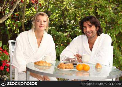 couple having breakfast outdoors