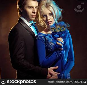 Couple holding a carnval blue mask