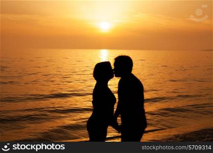 Couple kissing at sunset on the seashore&#xA;