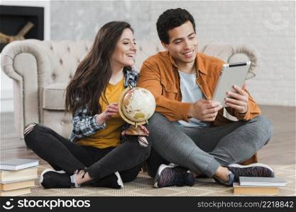 couple learning geography online