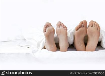 Couple&rsquo;s feet on the bed
