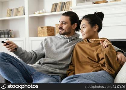 couple watching tv eat