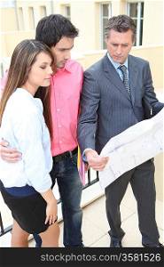 Couple with realtor