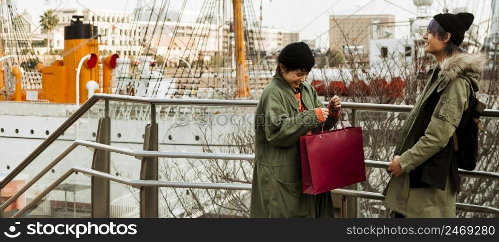 couple with shopping bag