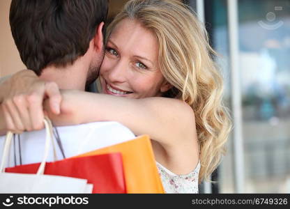 couple with shopping bags