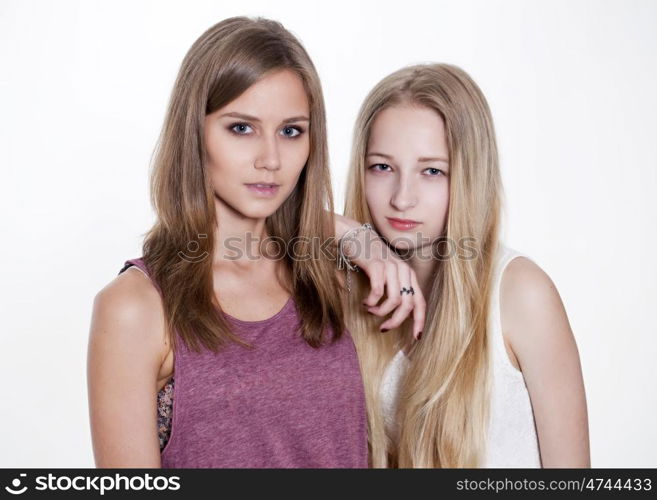 Couple women - brown hair against the blonde