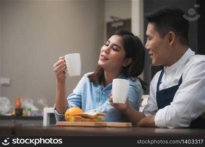 Couples are enjoying a healthy breakfast at home