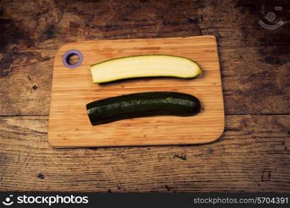 Courgette cut in half on a chopping board