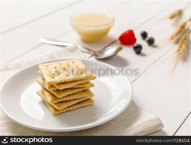crackers with condensed milk and fruit, breakfast