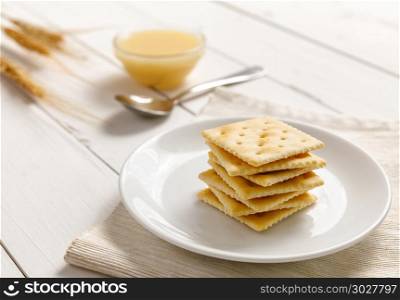 crackers with condensed milk and fruit, breakfast