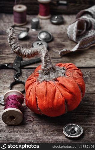 Crafts with pumpkins. Sewing decorative pumpkins from fabric for autumn decoration
