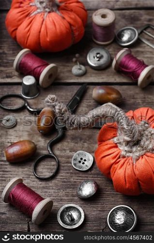 Crafts with sewing pumpkins. Sewing decorative pumpkins from fabric for autumn decorations