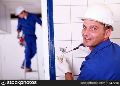 craftsman installing an electricity socket